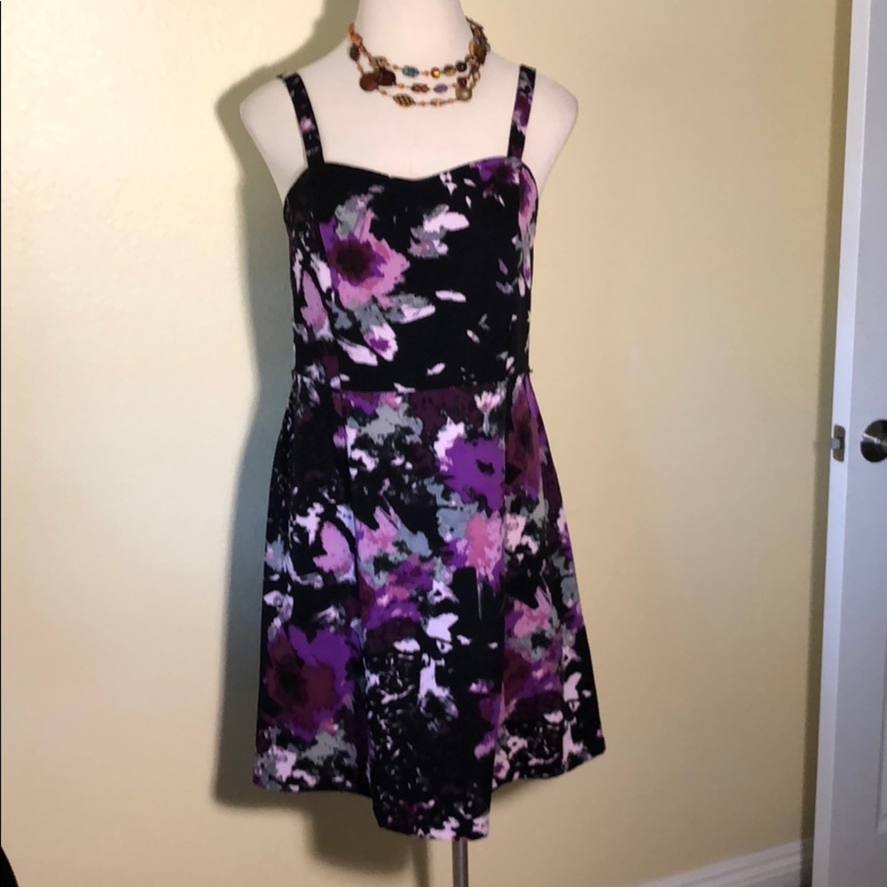 Cute little summer dress - Picture 2 of 6